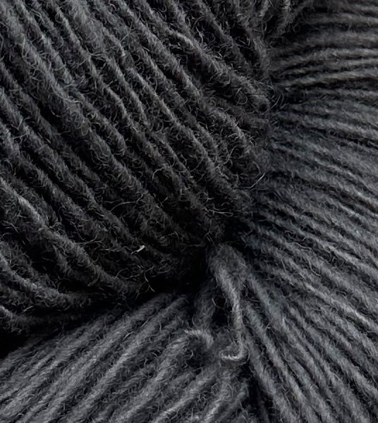 Hand-Dyed-Wool-Fingering-Storm-Cloud-001